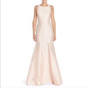 Monique Lhuillier Taffeta Mermaid Gown Cutout back